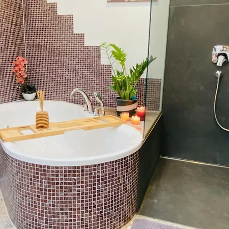 Exklusives Wohnen Im Herzen Bayerns - Luxurioses Haus Mit Dachterrasse Und Whirlpool, Nahe Passau * Windorf (Passau)